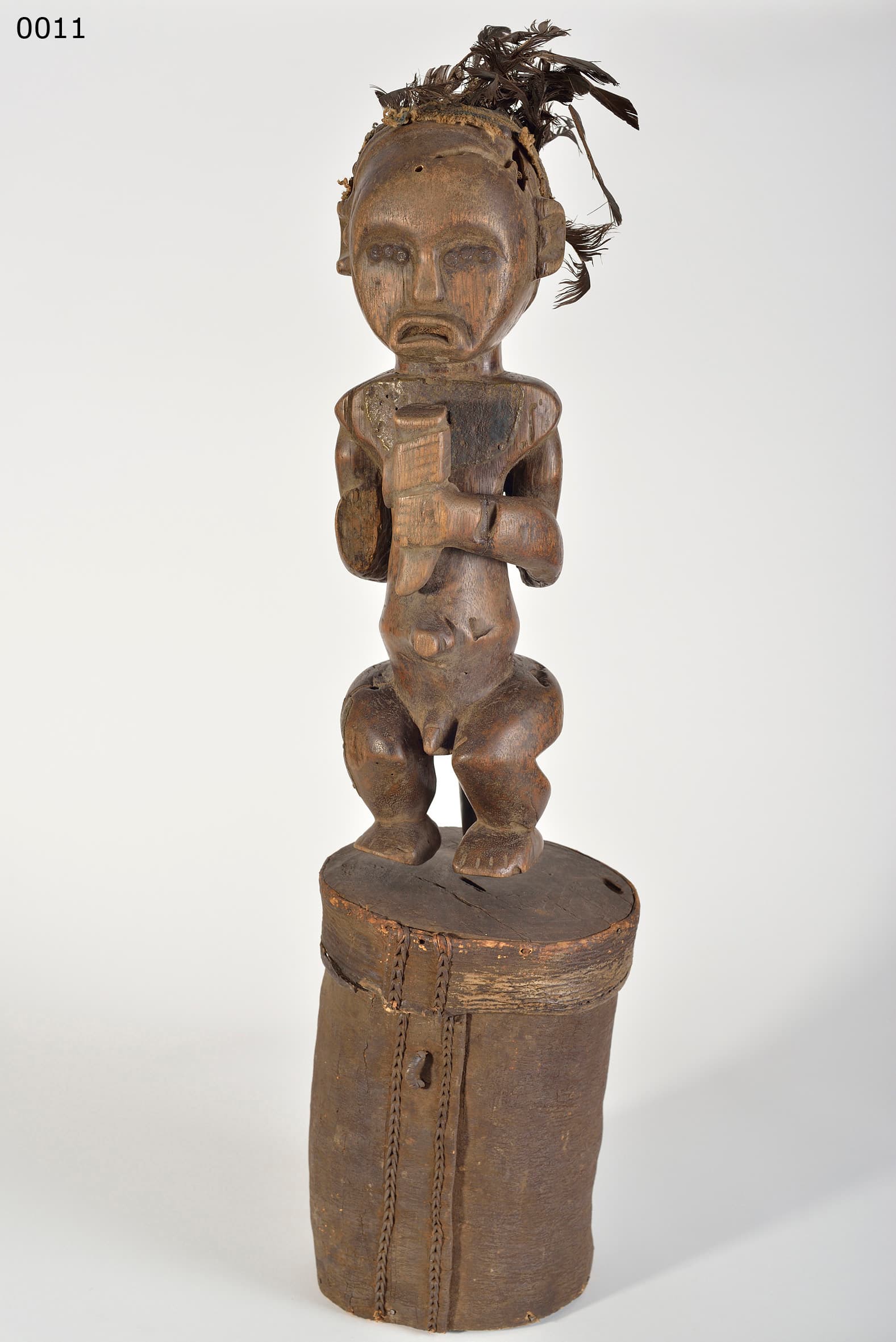 Fang — Reliquienfigur auf Behälter für Reliquien