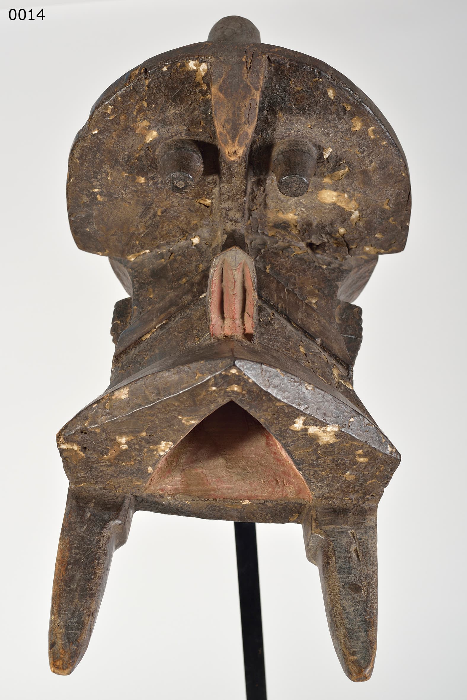 IGBO/IZI — cimier (appelé masque d'éléphant, exposé à l'ambassade de France à Vienne)