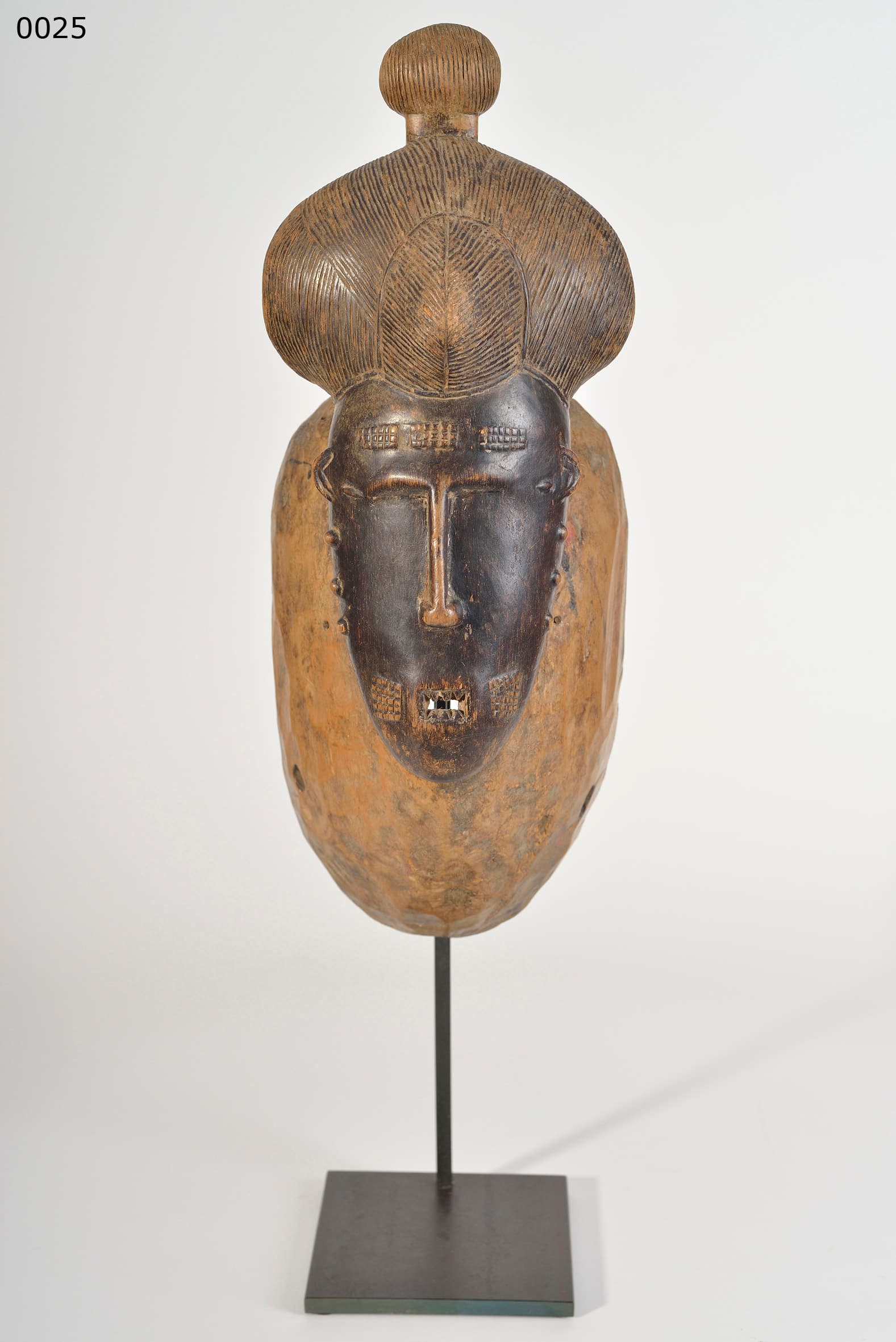 BAULE — mask (collected in Abidjan, exhibited French Embassy Vienna)