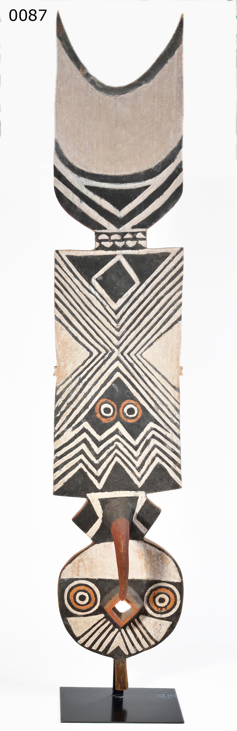 BWA — masque de planche (exposé à l'Ambassade de France à Vienne)