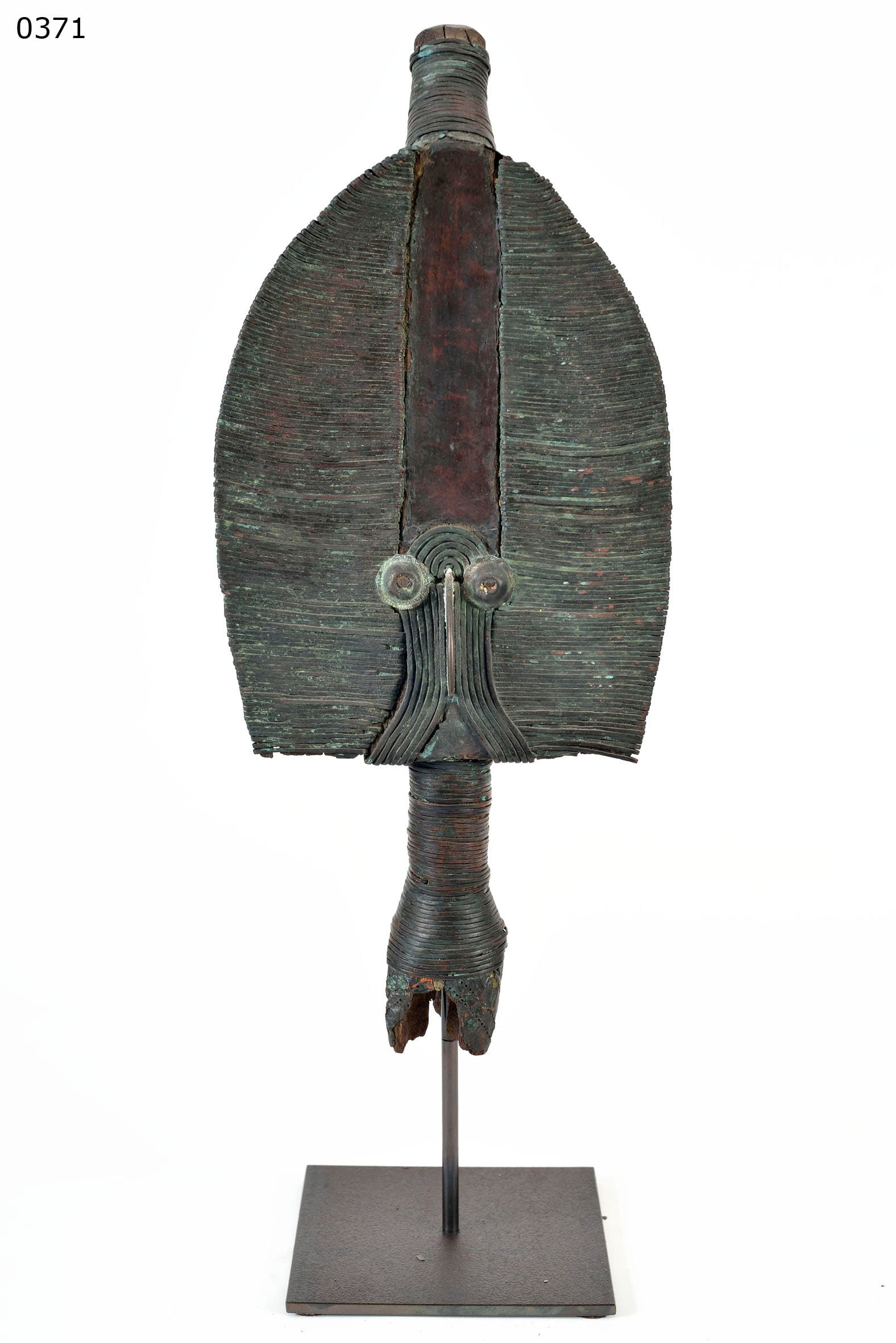 MAHONGWE — reliquary guardian figure, published "Kopfskulpturen", p. 150