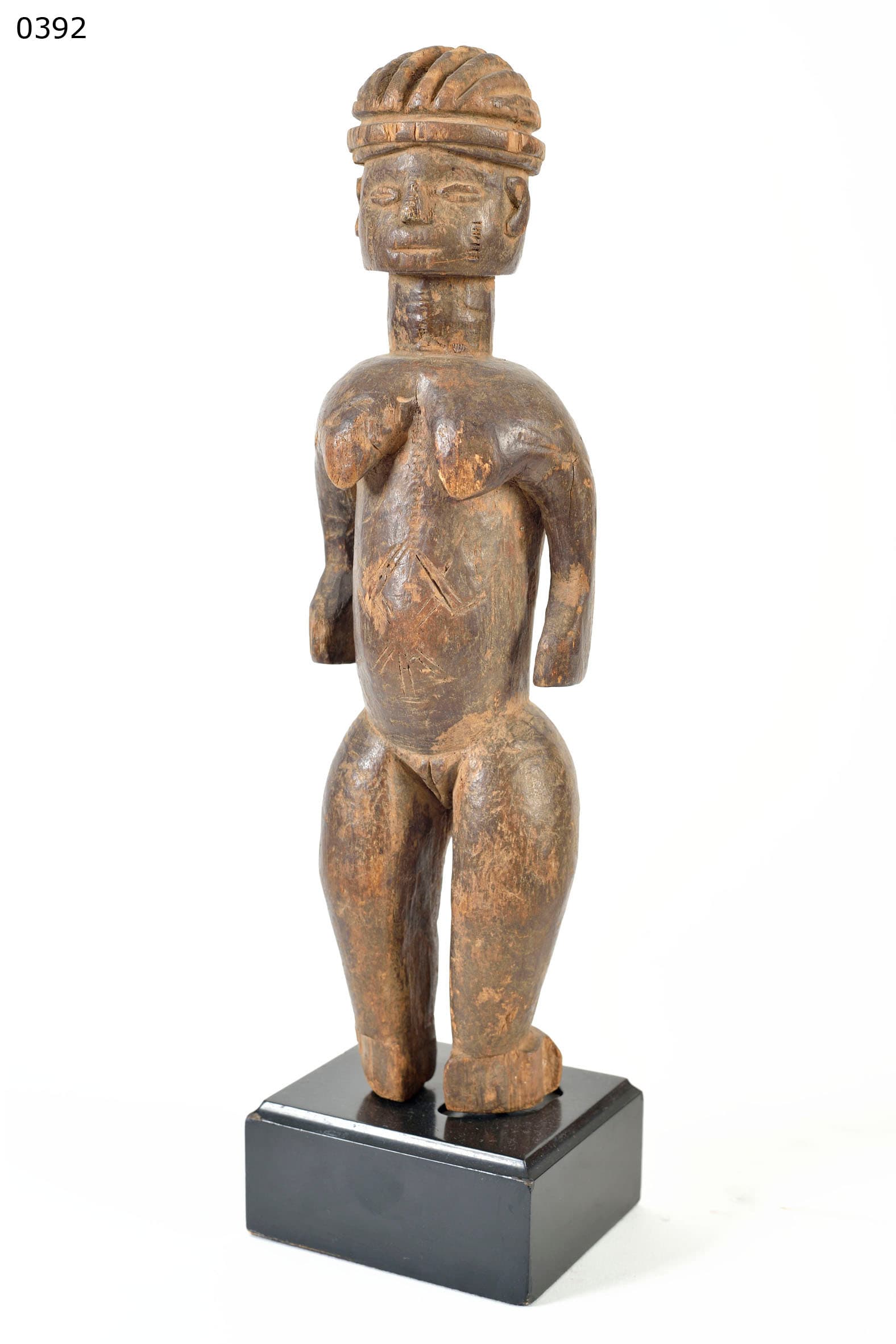 NGOMBE — figure d'ancêtre féminin (rare)