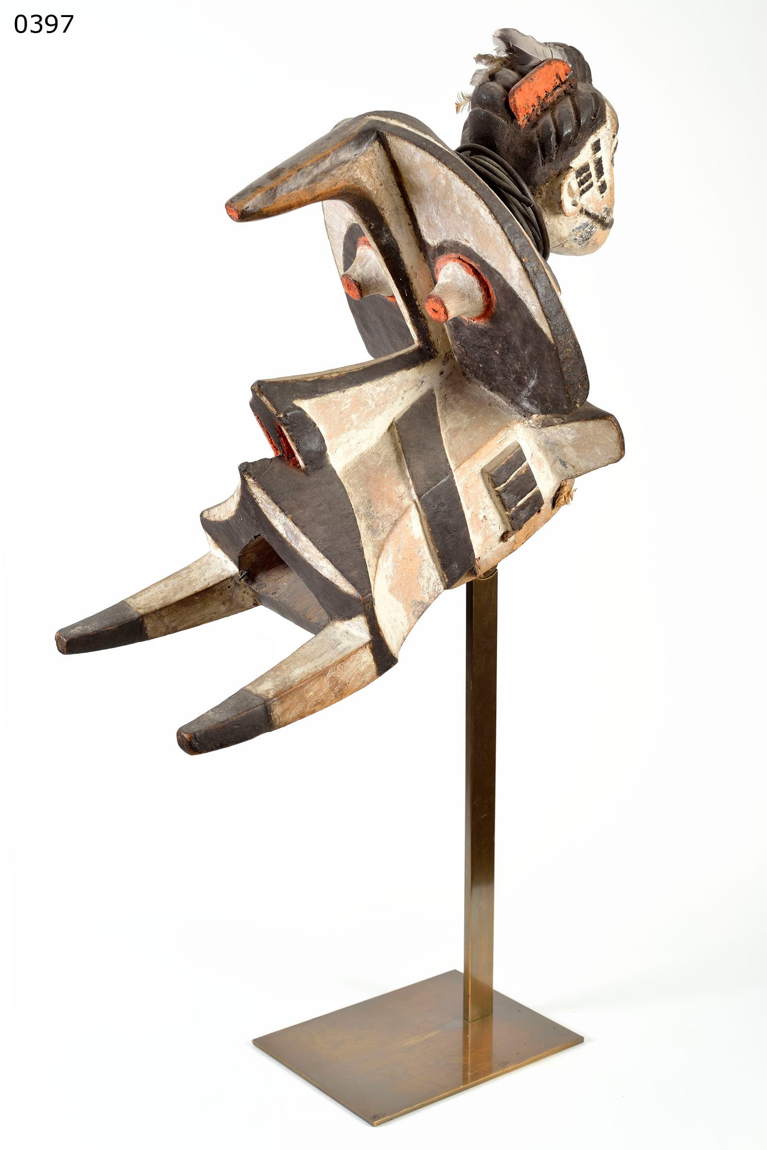 Igbo/Izi — cimier masque d'éléphant sur socle METRA
