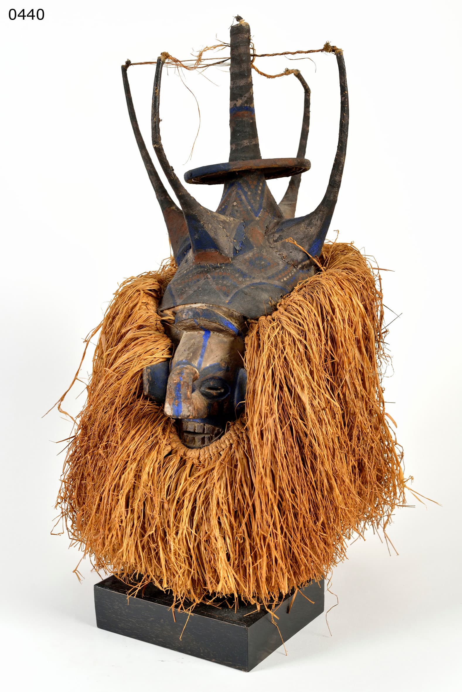 Yaka — headcrest mask