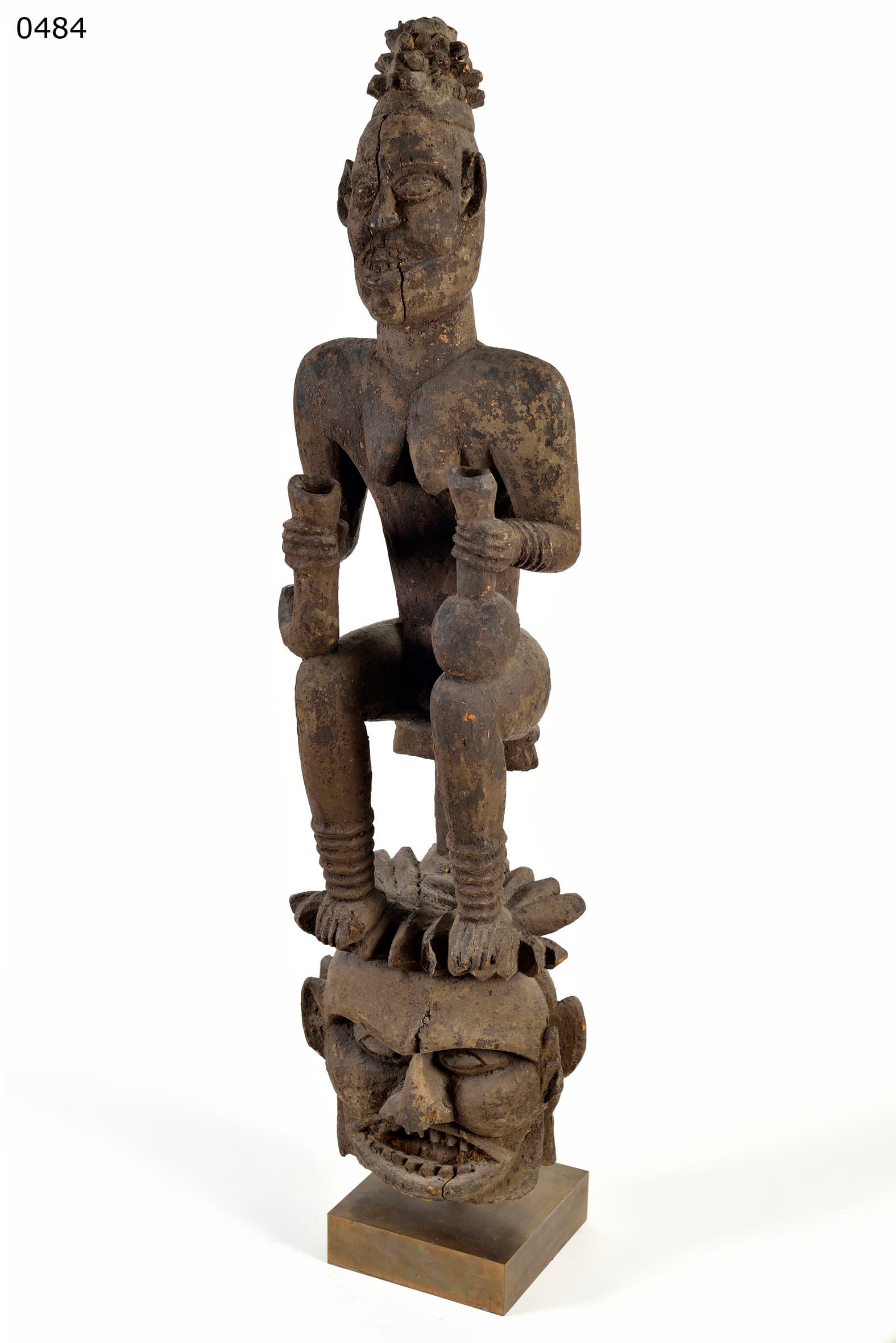 Bangwa — statue de gardien de reliquaire, placée devant la porte intérieure de la salle de reliquaire d'un chef local (également appelé FON) (très rare)