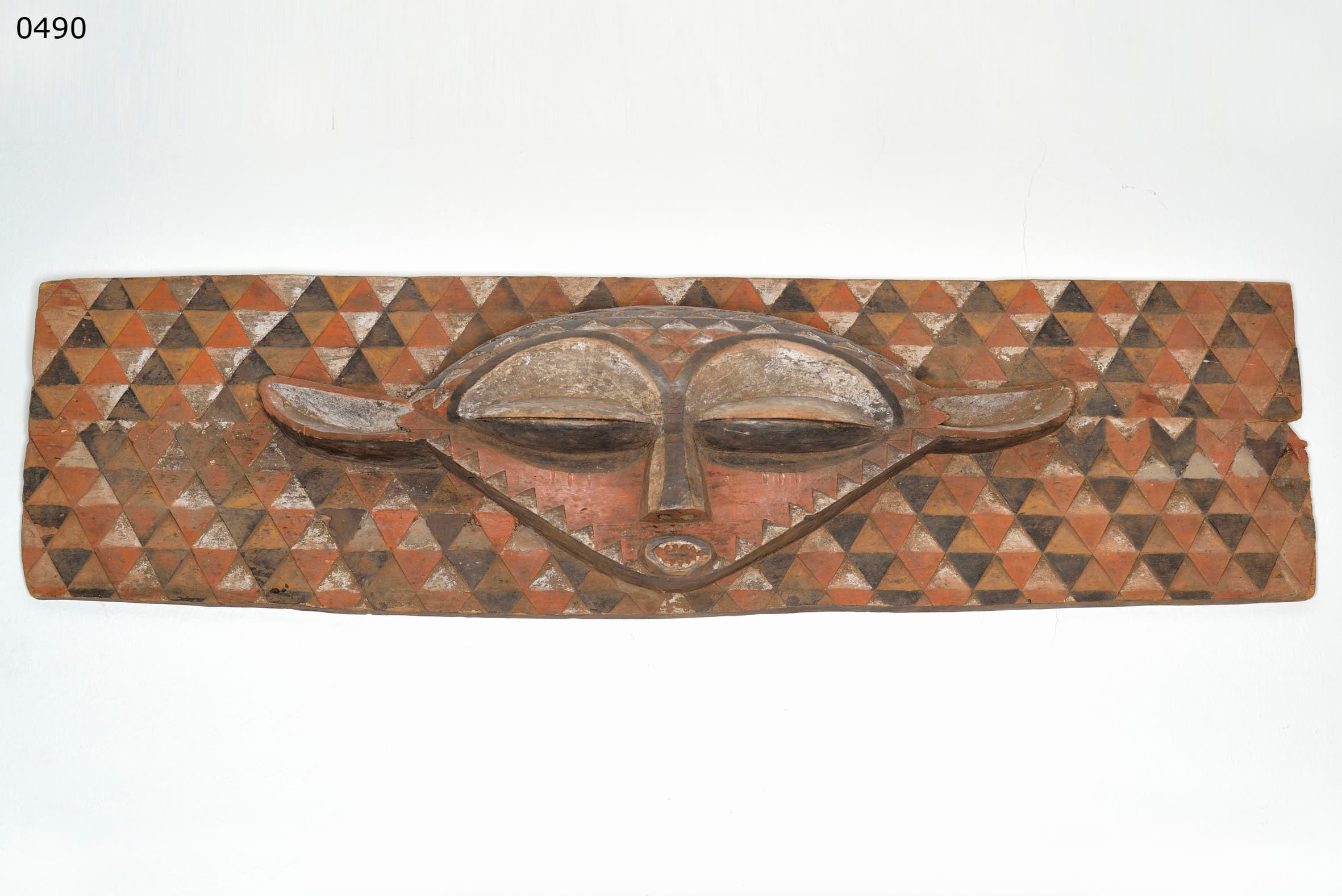 PENDE — panel with mask