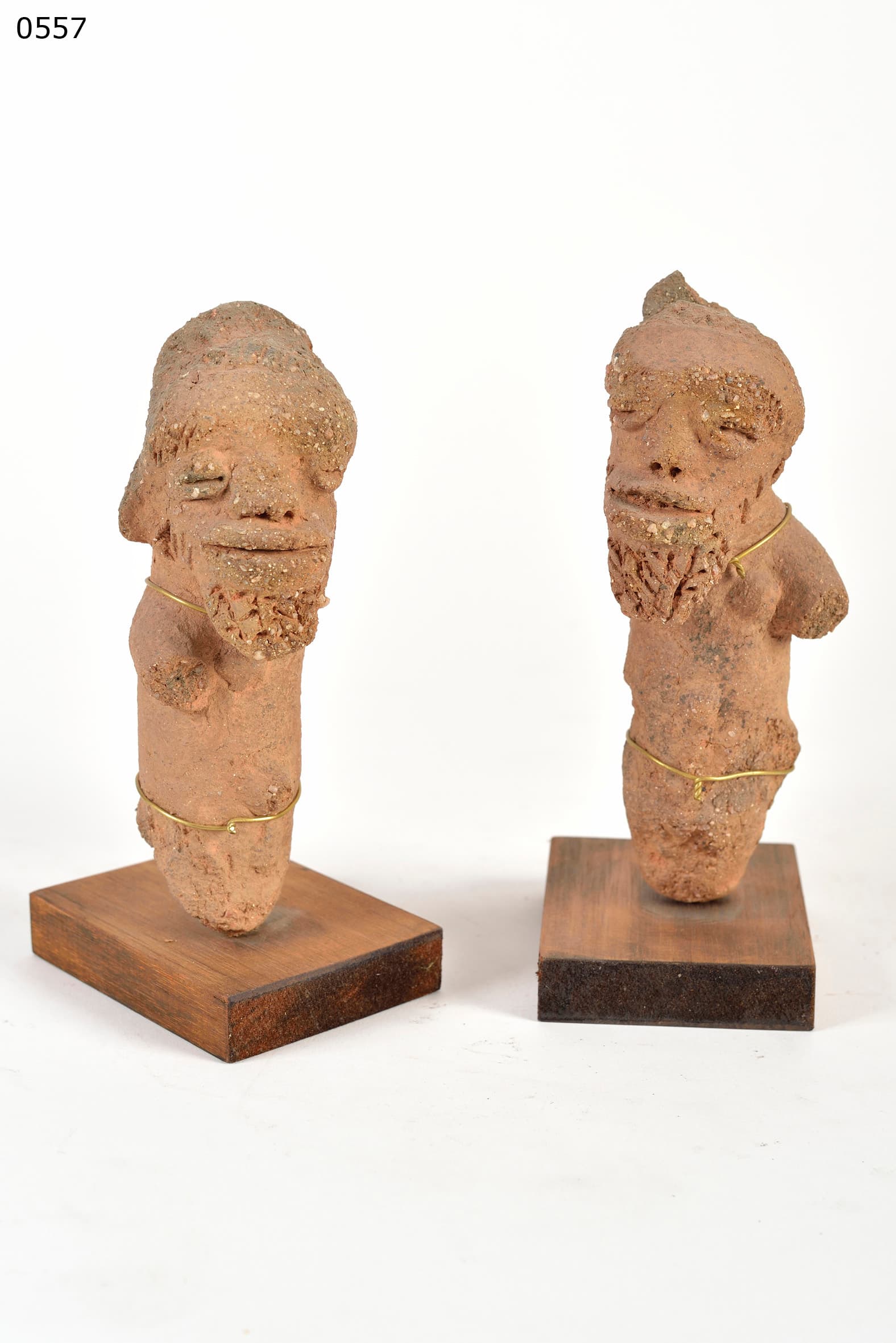 KAGURU — couple de figures commémoratives