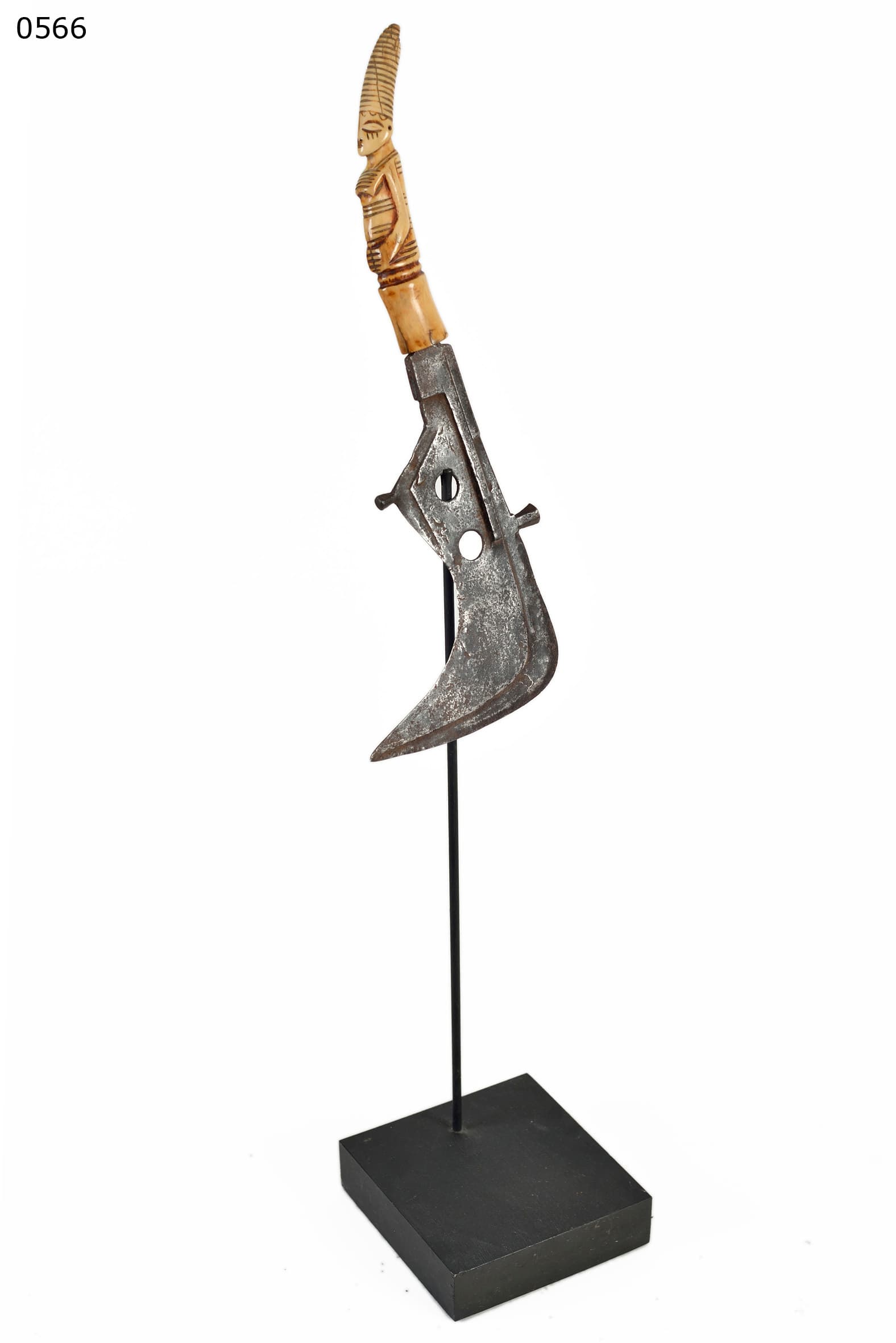 Mangbetu — ceremonial knife with ivory handle