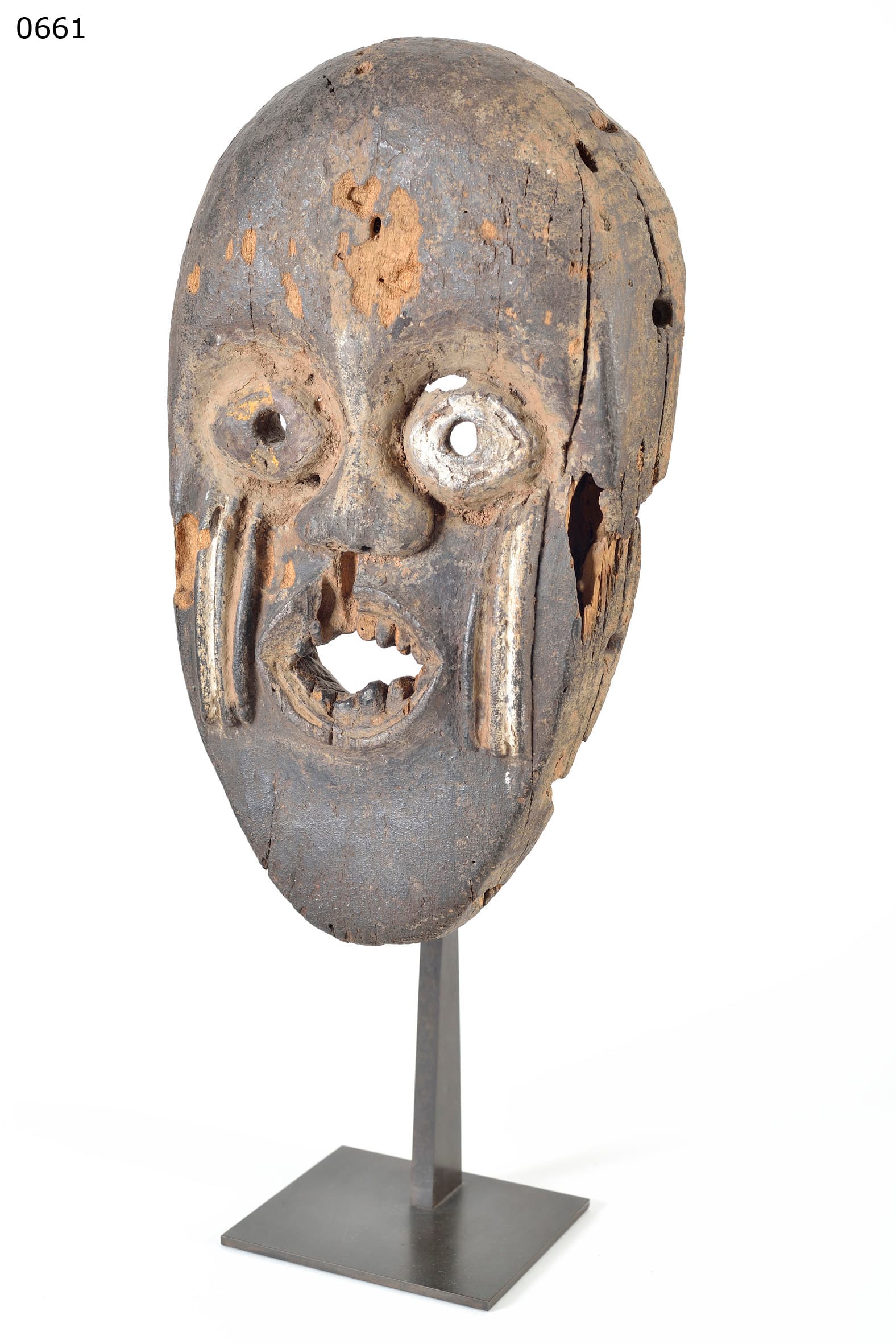 BOKI — mask (on METRA socle)