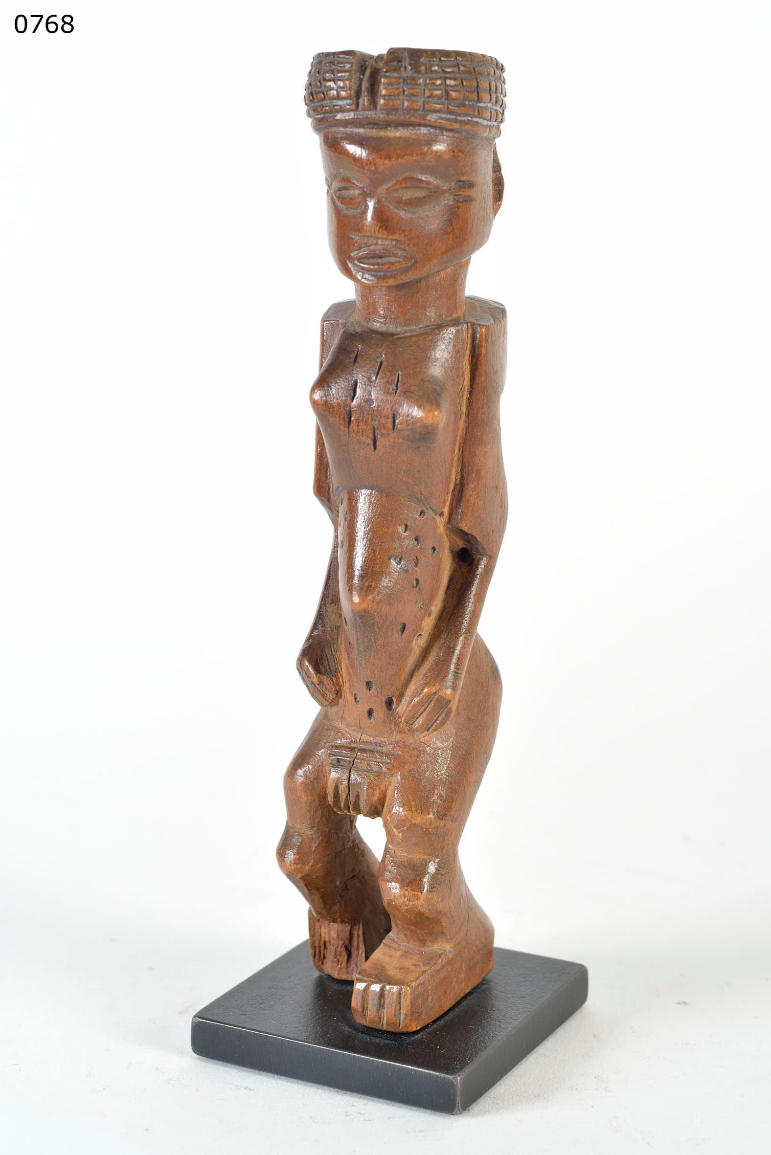 Lwena — female ancestor statue