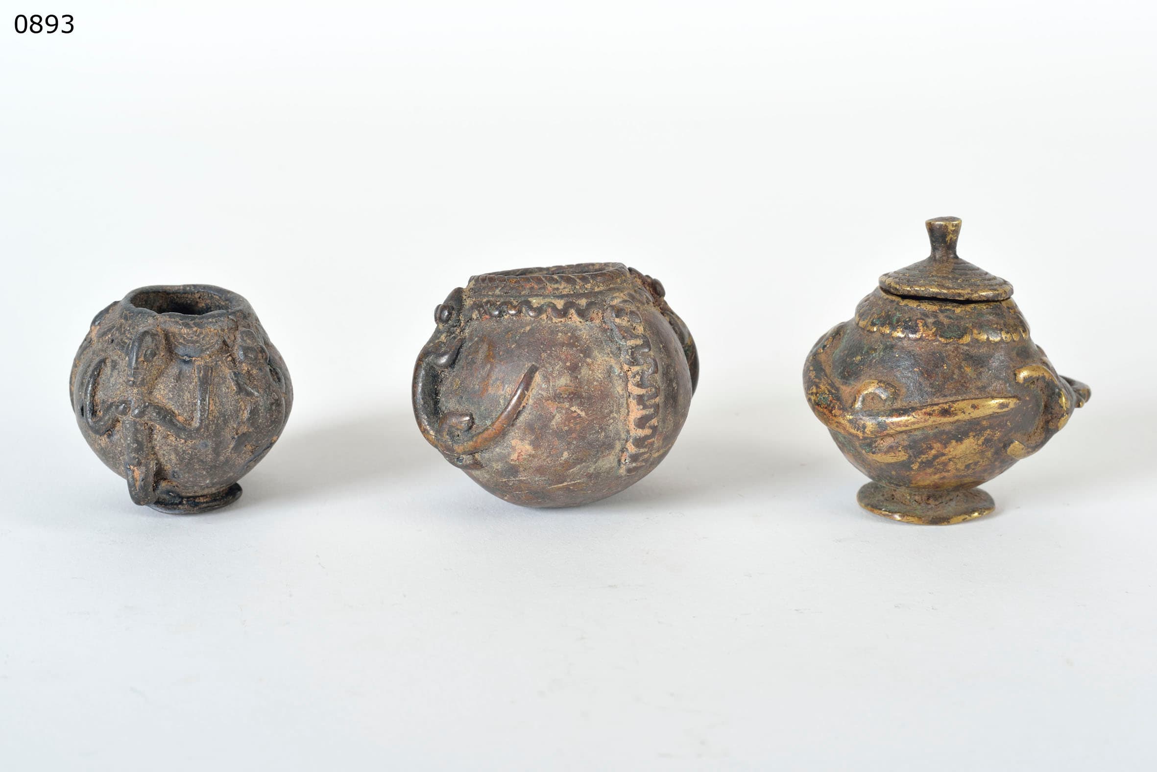 Gan — three altar vessels (one with a lid)