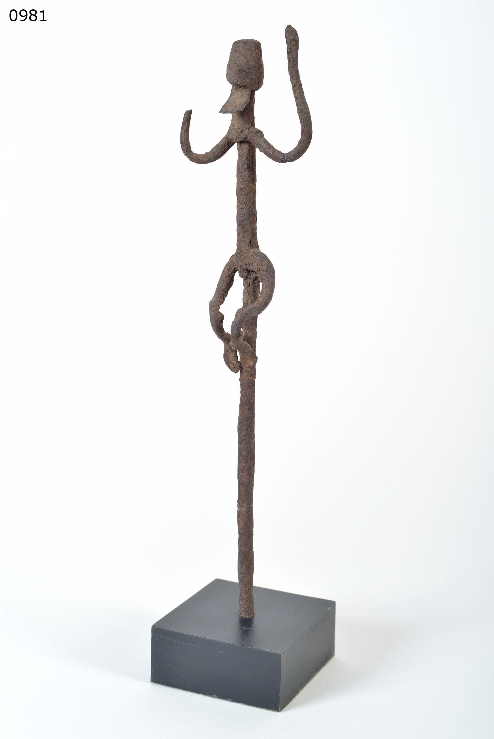 Dogon — abstract human altar figure