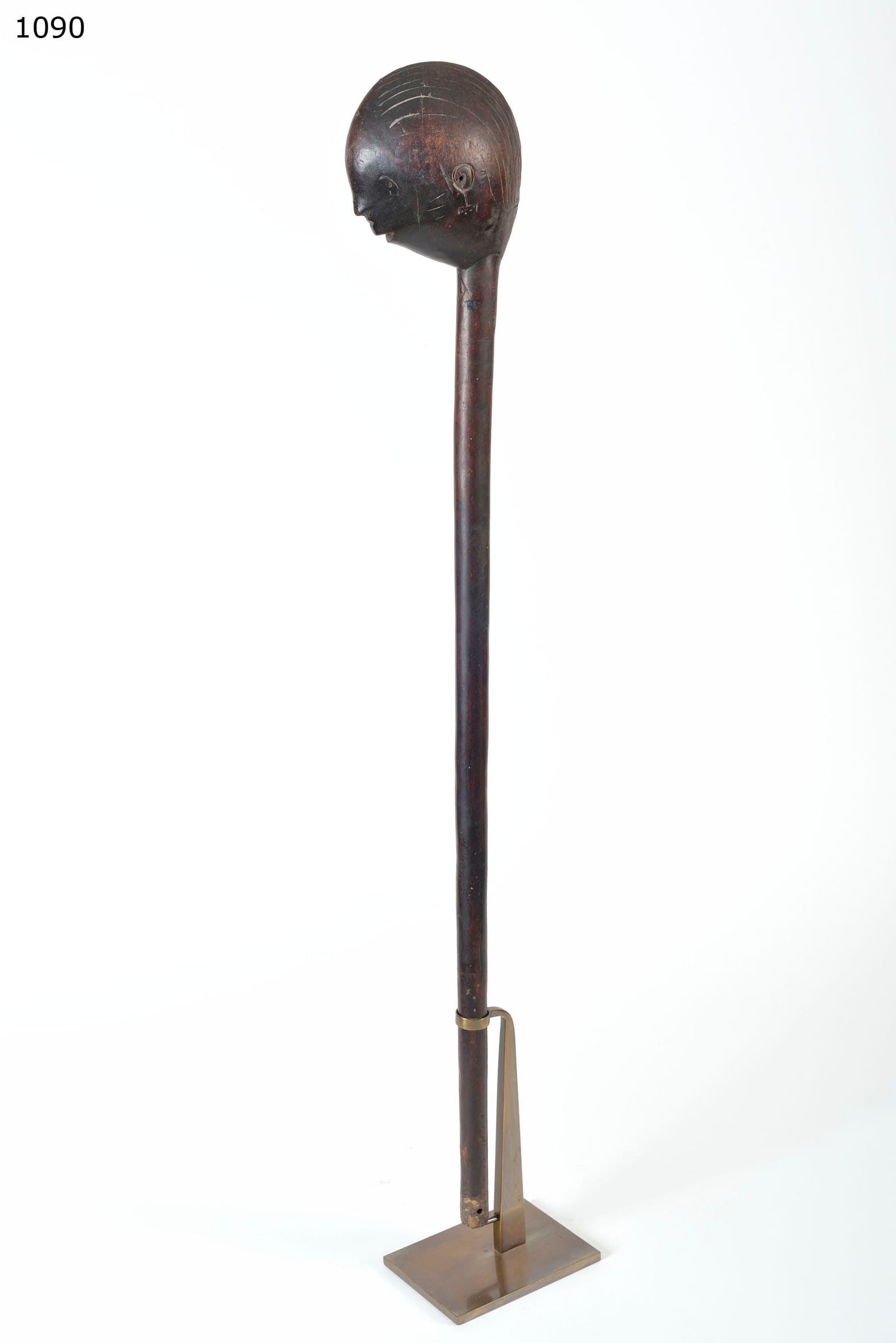 HEHE — bâton de cérémonie sur le socle METRA