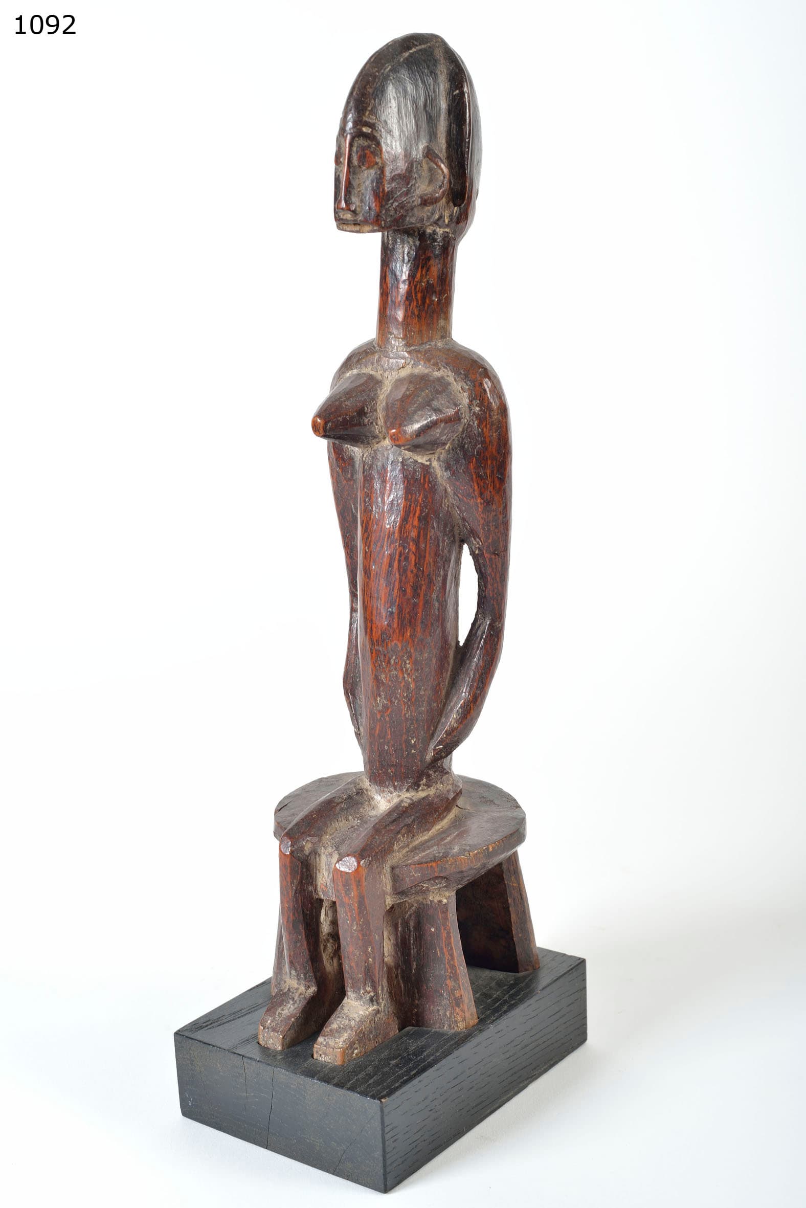 MARKA — figurine commémorative de l'autel féminin