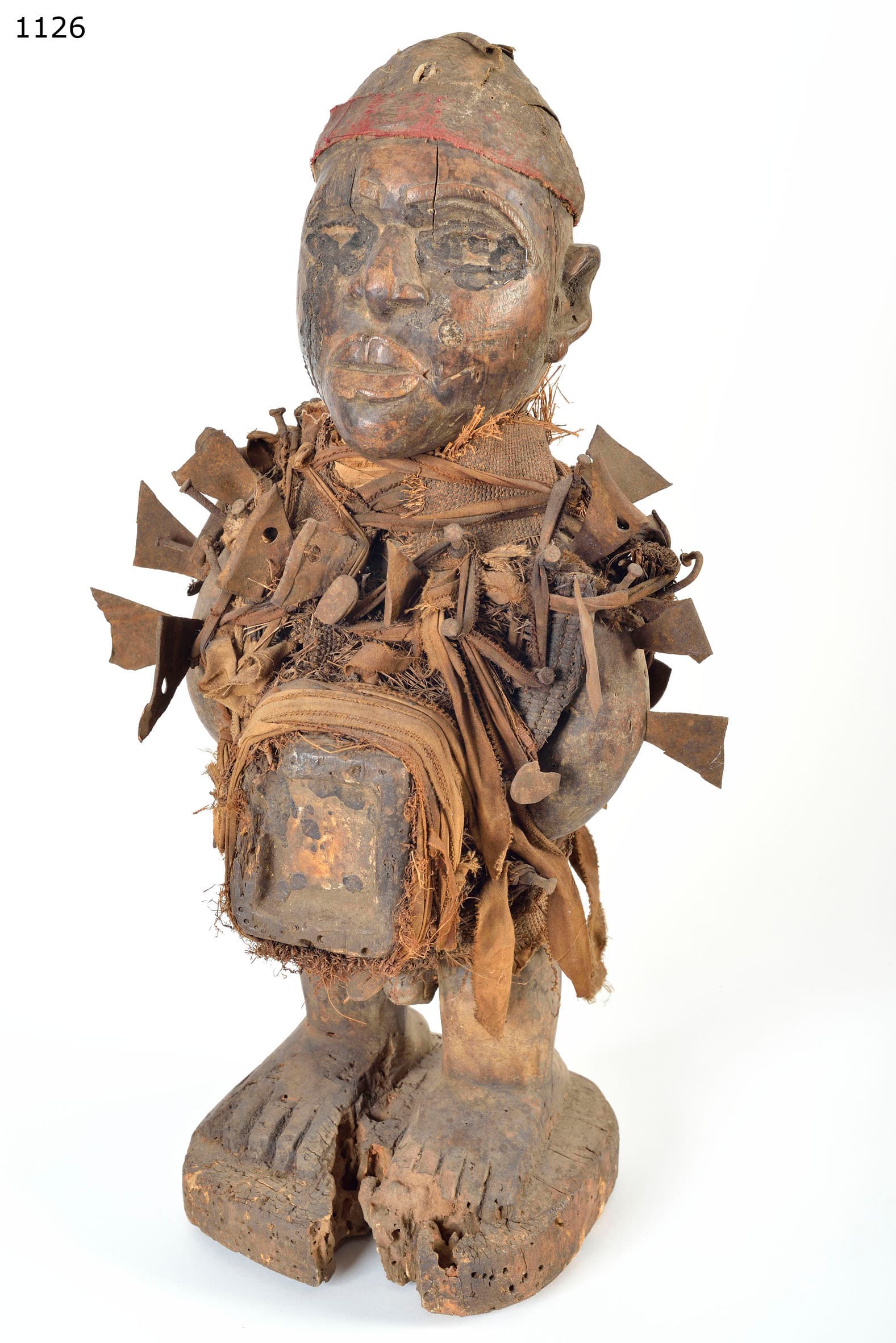 Kongo — figure de pouvoir (fétiche à clous)