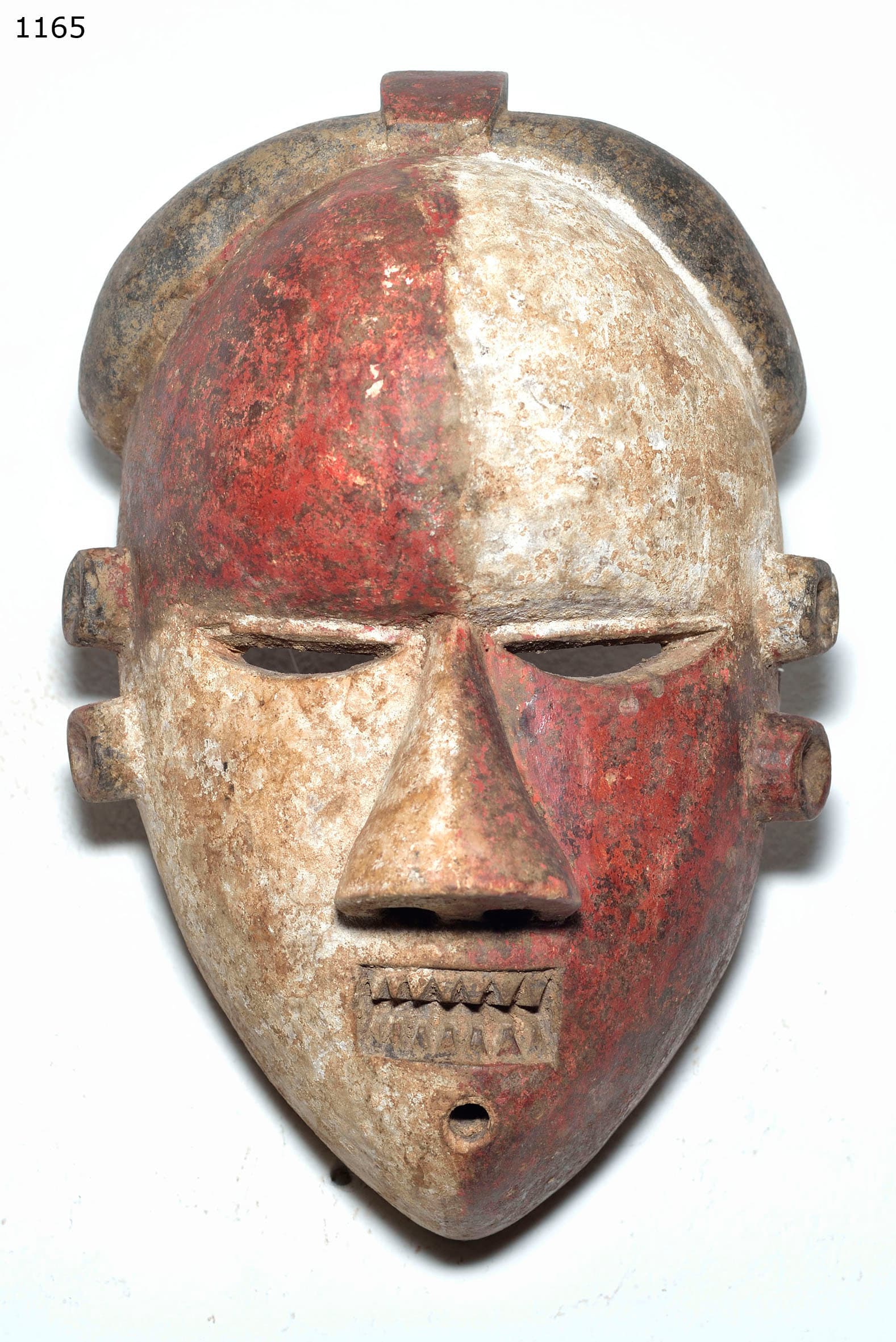 Salampasu — white and red mask