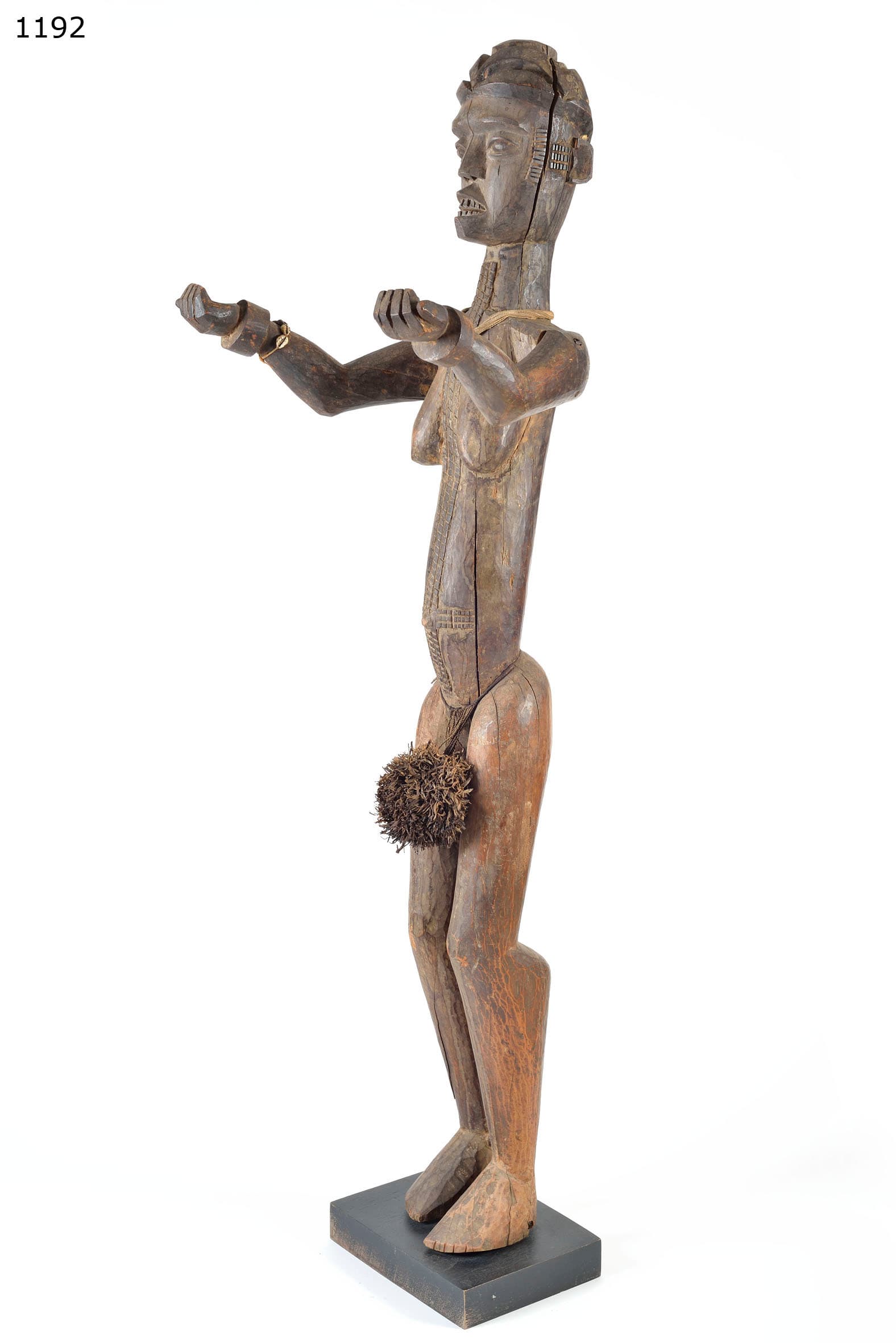 Igbo/Izi — female culthouse statue
